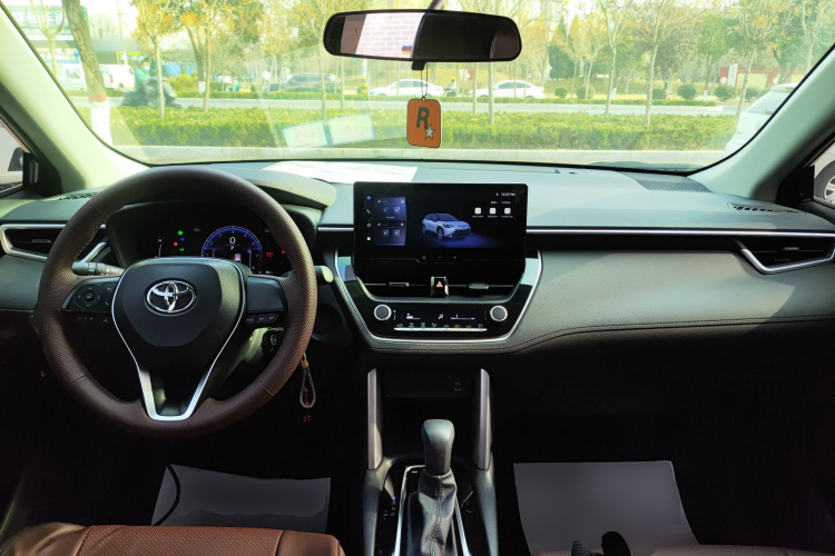 丰田 锋兰达 2023款 2.0L CVT精英版中控内饰7002