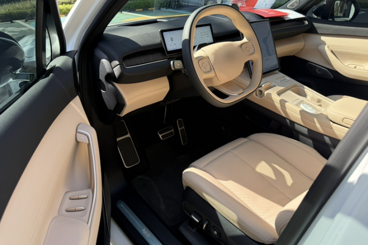 蔚来EC7 2023款 75kWh中控内饰7004