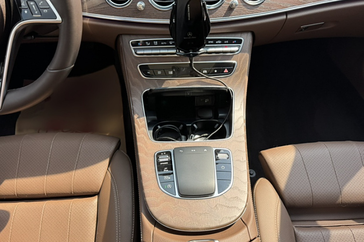 奔驰E级 2021款 E 260 L中控内饰7005