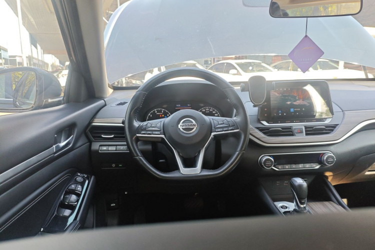 日产 天籁 2021款 2.0L XL 舒适版中控内饰13