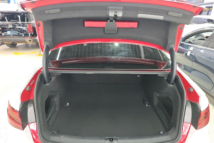 奥迪A4L 2018款 30周年年型 40 TFSI 时尚型局部细节23