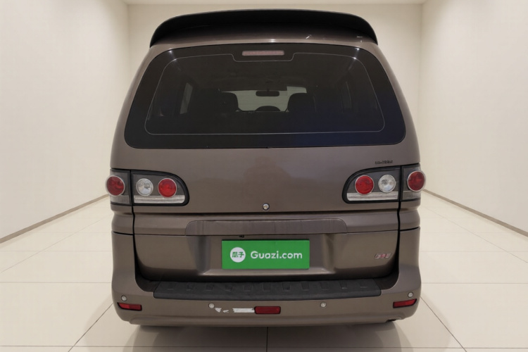 东风风行 菱智 2015款 M5 Q7 2.0L 9座长轴舒适型车身外观6