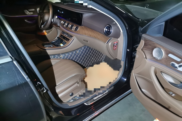 奔驰E级 2023款 改款 E 300 L 豪华型局部细节9005