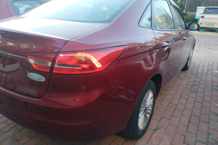 福特 福睿斯 2015款 1.5L 手动舒适型车身外观9