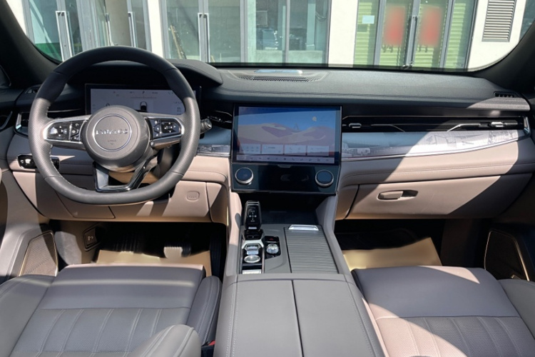 领克09 EM-P 2023款 2.0TD EM-P 远航版PM 七座中控内饰7002