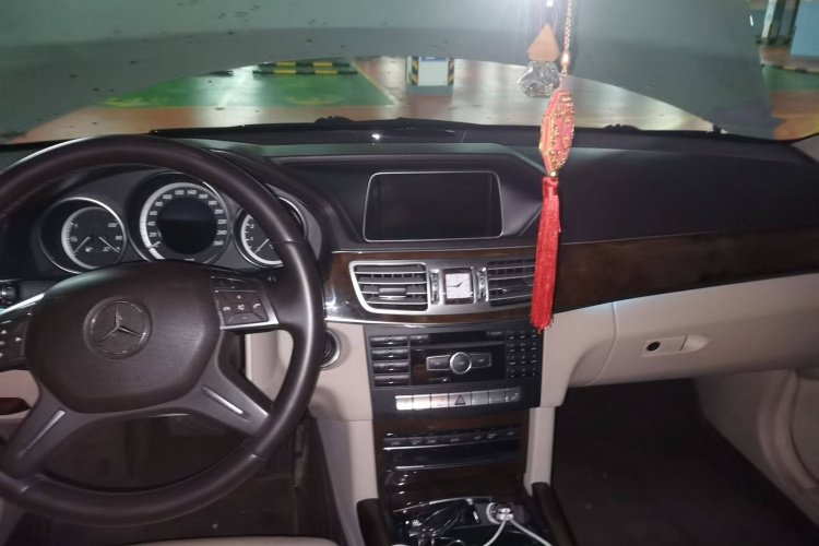 奔驰E级 2014款 E 260 L 豪华型中控内饰7002