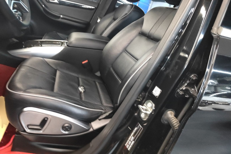 奔驰R级 2017款 R 320 4MATIC 商务型臻藏版中控内饰19