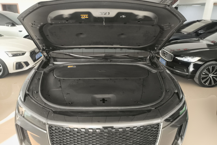 理想汽车 理想ONE 2020款 增程6座版机舱底盘24