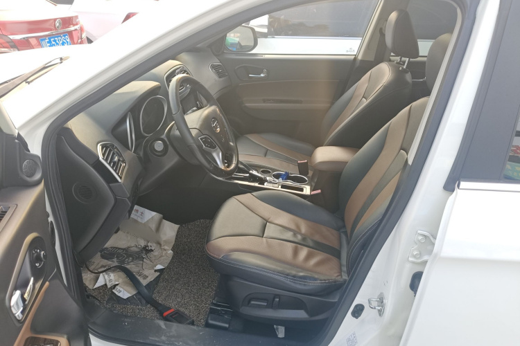 广汽传祺 传祺GS5 Super 2016款 1.8T 自动两驱周年纪念版中控内饰19