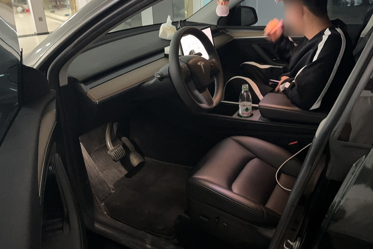 特斯拉 Model Y 2022款 后轮驱动版中控内饰7002