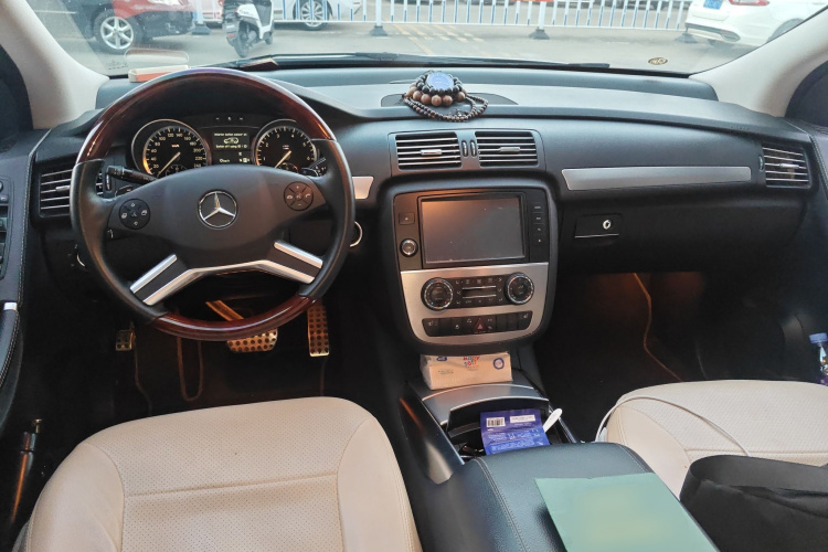 奔驰R级 2014款 R 320 4MATIC 商务型中控内饰12