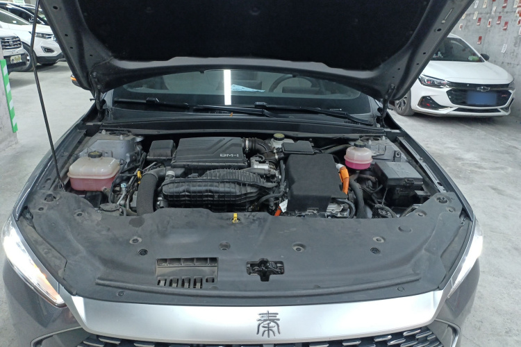 比亚迪 秦PLUS 2023款 冠军版 DM-i 55KM领先型机舱底盘24