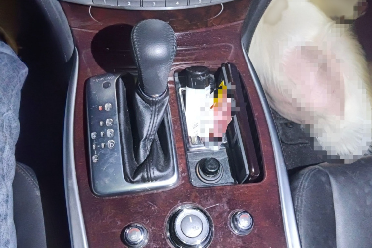 英菲尼迪Q70 2019款 Q70L 2.0T 精英版 PLUS局部细节18