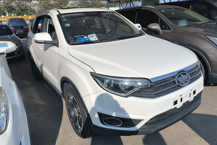 一汽 森雅R7 2016款 1.6L 自动尊贵型车身外观3