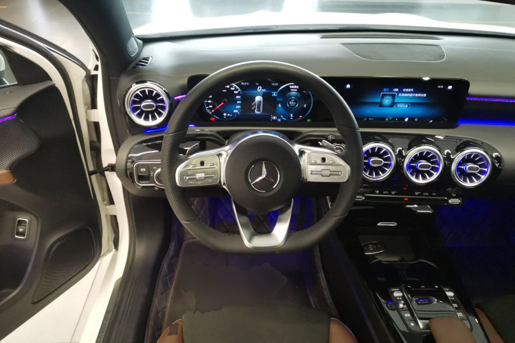 奔驰A级 2020款 改款 A 200 L 运动轿车时尚型中控内饰13