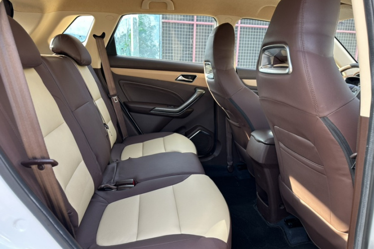 猎豹汽车 猎豹CS9 2018款 1.5T CVT劲锐型中控内饰7006