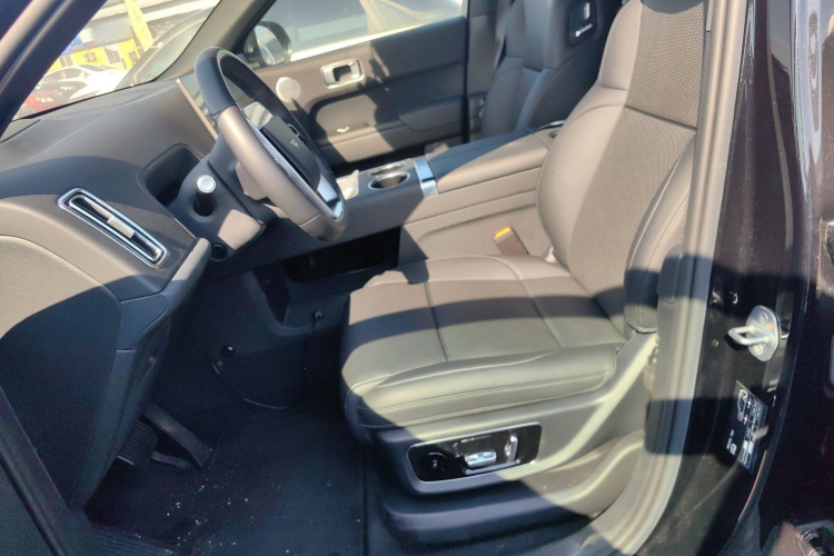 理想汽车 理想L8 2024款 Max中控内饰19