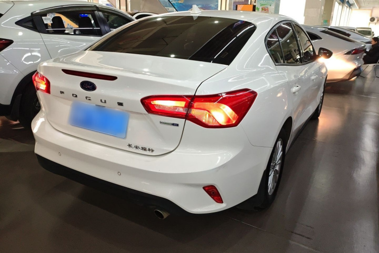 福特 福克斯 2019款 三厢 EcoBoost 180 自动锋潮型车身外观6005