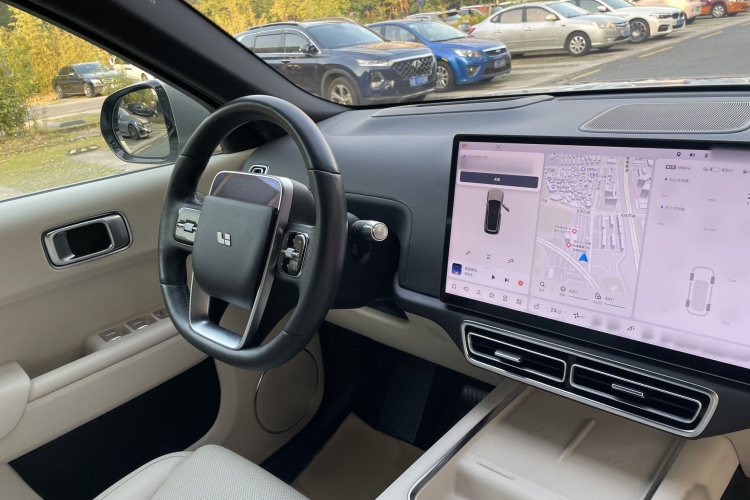 理想汽车 理想L8 2023款 Max中控内饰7008