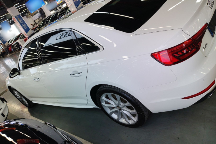 奥迪A4L 2017款 45 TFSI quattro 风尚型车身外观4