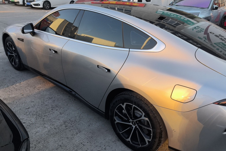 小鹏P7 2023款 586E车身外观6003