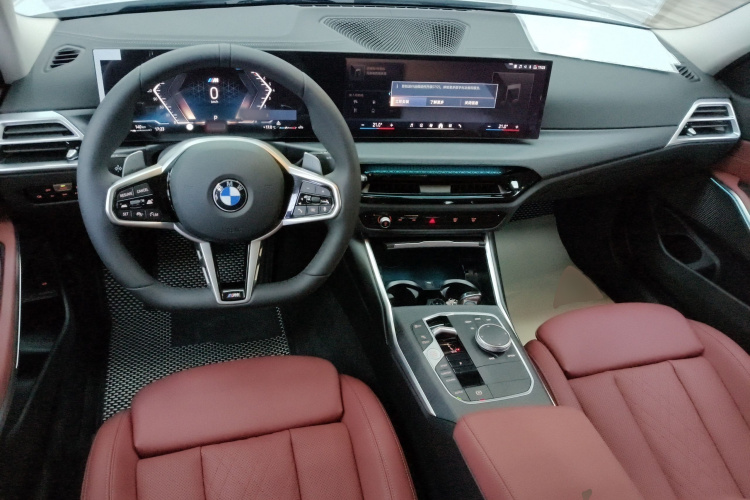 宝马3系 2025款 325Li M运动套装中控内饰7002