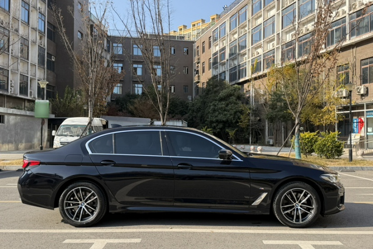 宝马5系 2022款 改款二 525Li M运动套装车身外观6003