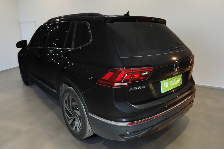 大众 途观L 2025款 出众款 300TSI 自动两驱龙腾版车身外观5