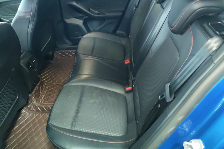 福特 福克斯 2020款 两厢 EcoBoost 180 自动ST Line中控内饰21