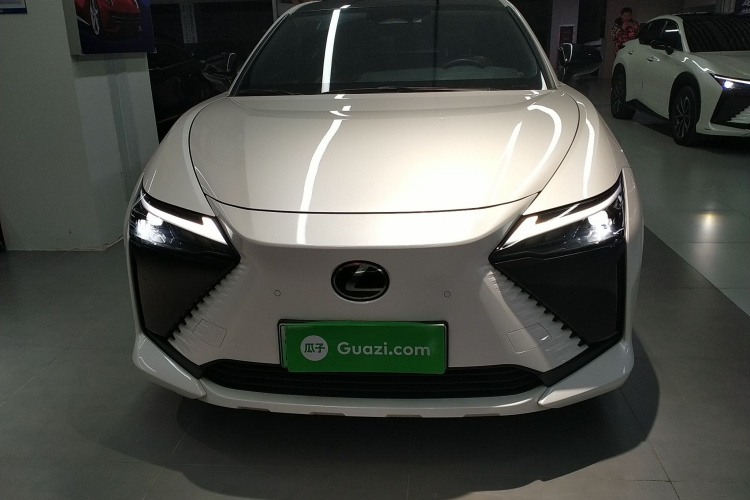 雷克萨斯RZ 2023款 450e 四驱纵享版车身外观2