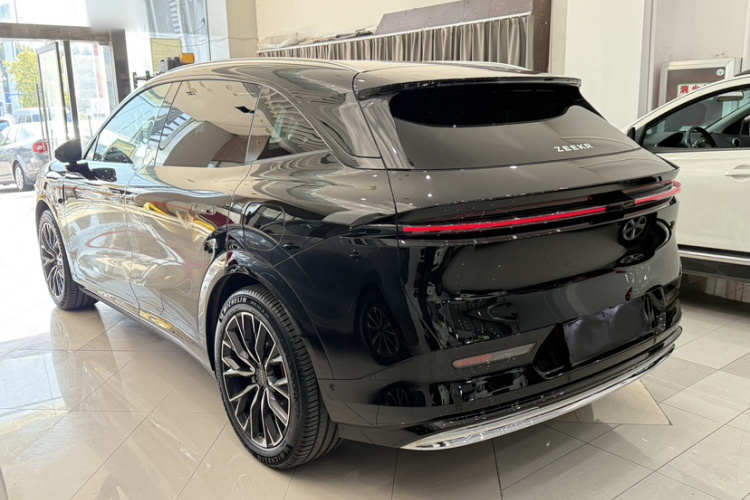 极氪7X 2025款 75kWh 后驱智驾版车身外观6005