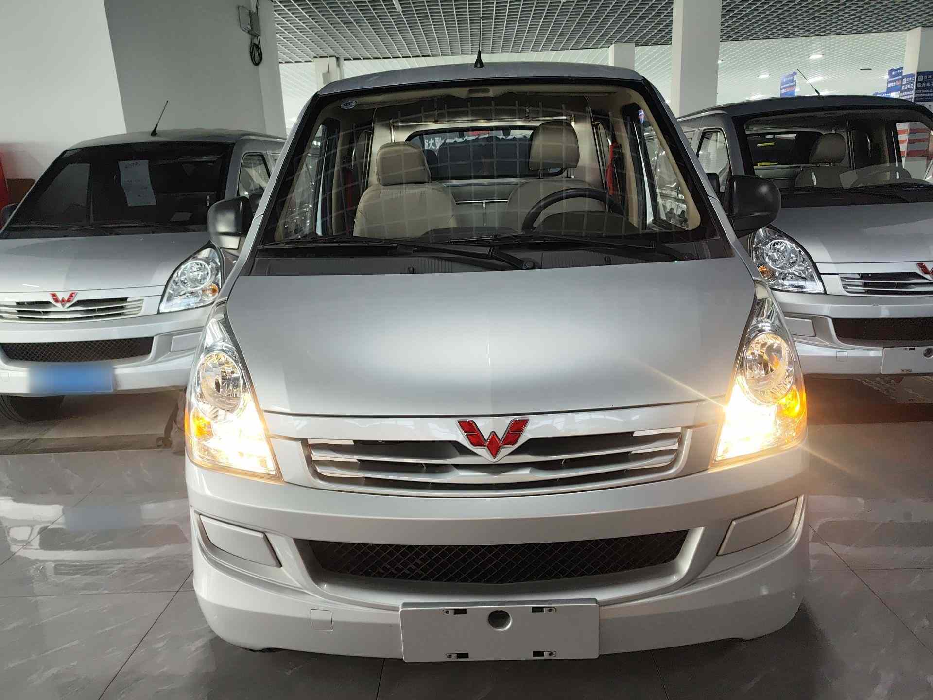 五菱汽车 五菱荣光S 2023款 1.5L 基本型封窗车 2座(1)