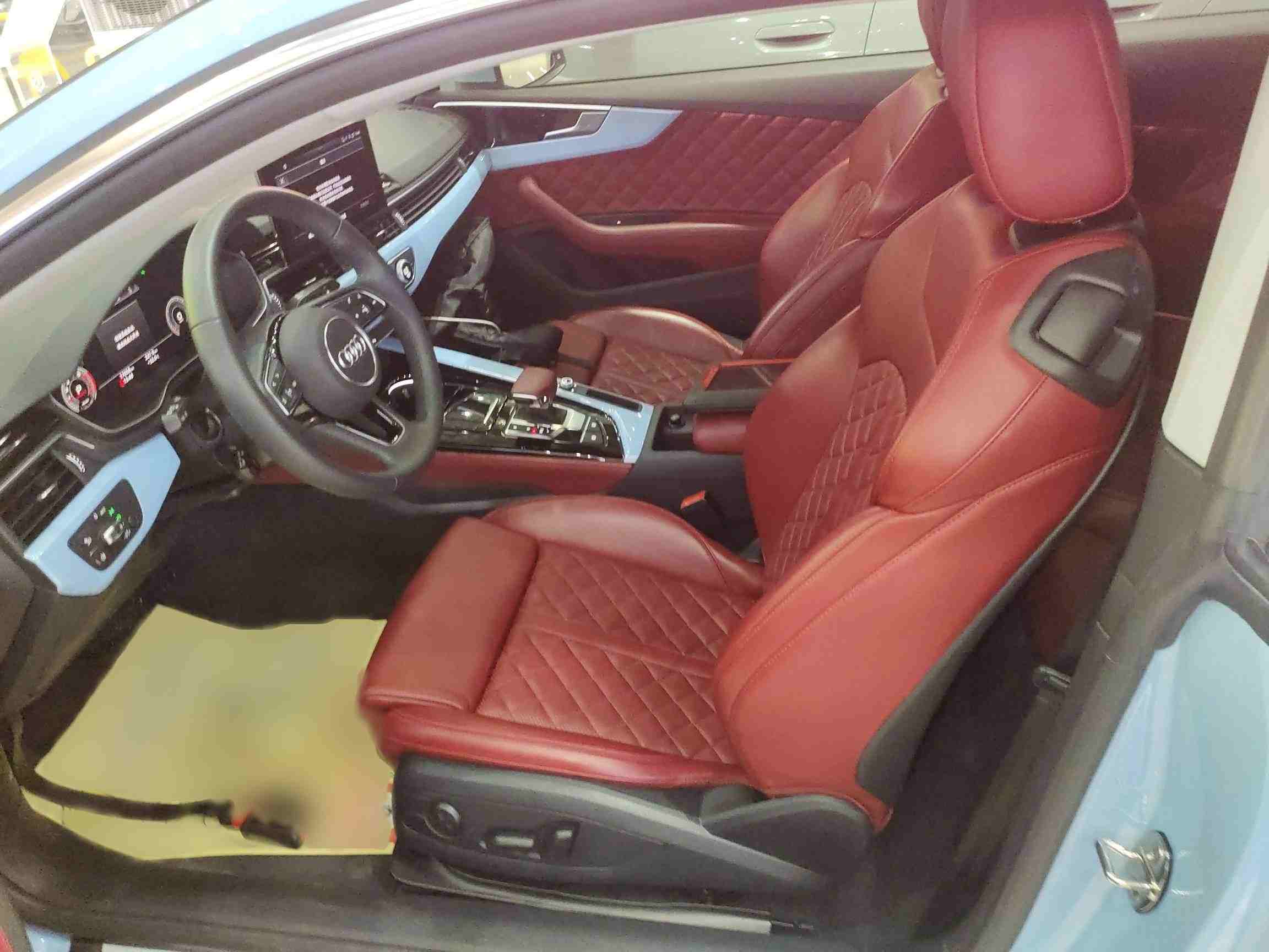 奥迪A5 Coupe 前侧45度视角展示