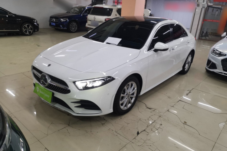 奔驰A级 2022款 改款 A 200 L 运动轿车时尚型车身外观1