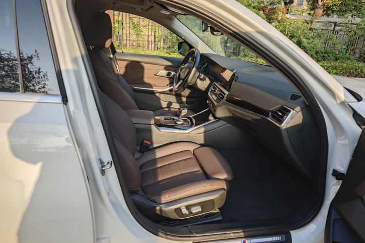 宝马3系 2021款 改款二 320Li M运动套装中控内饰7012