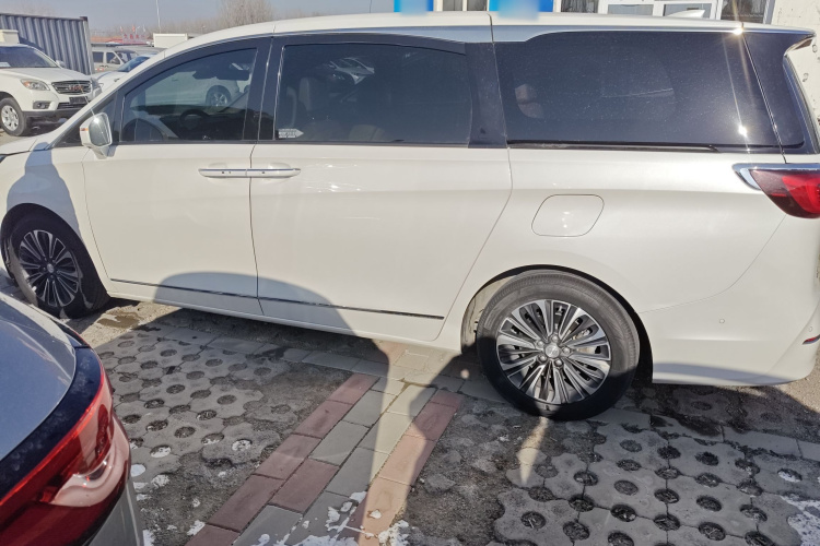 别克GL8 2020款 ES陆尊 653T 旗舰型车身外观4