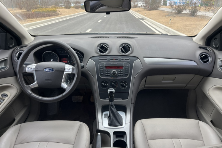 福特 蒙迪欧-致胜 2011款 2.3L 时尚型中控内饰7003