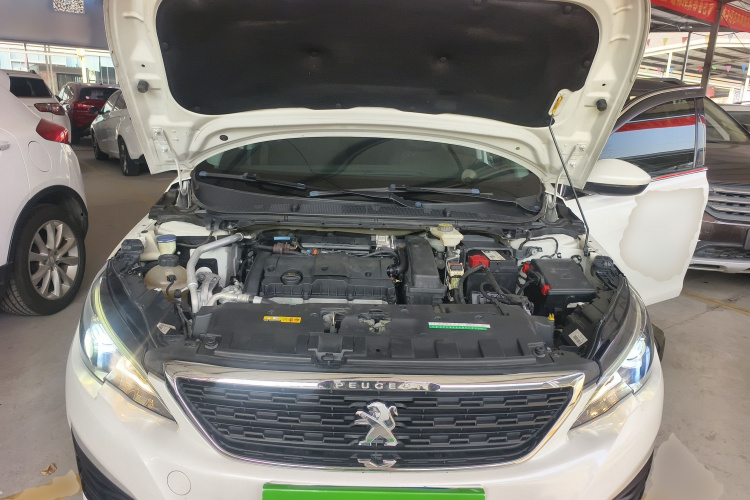 标致308 2018款 1.6L 手动时尚版机舱底盘24