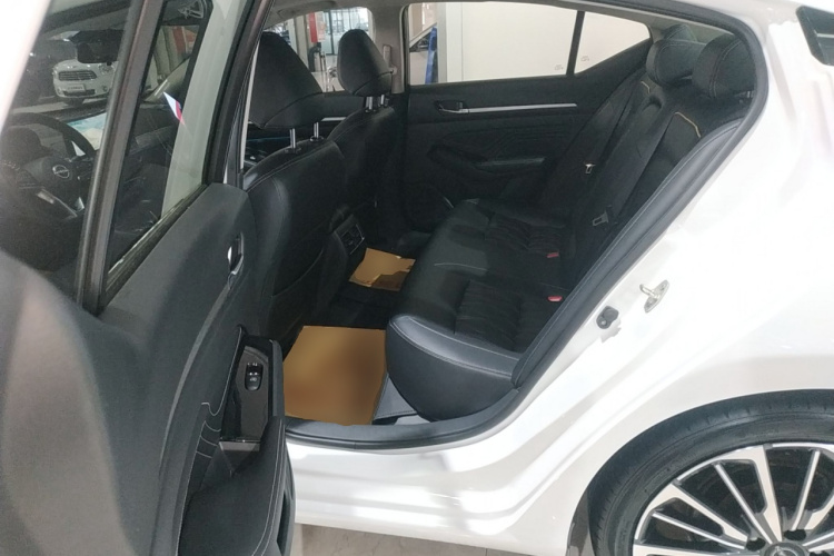 日产 天籁 2022款 2.0T XL 进享版中控内饰21