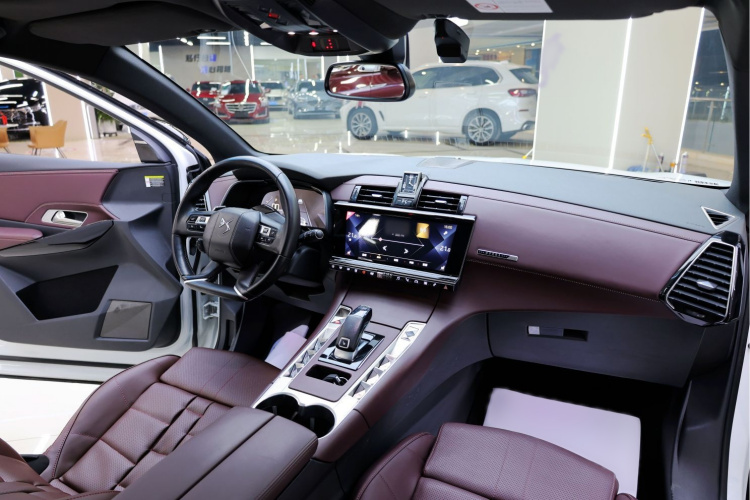 DS 7 2018款 45THP 歌剧院版中控内饰7004
