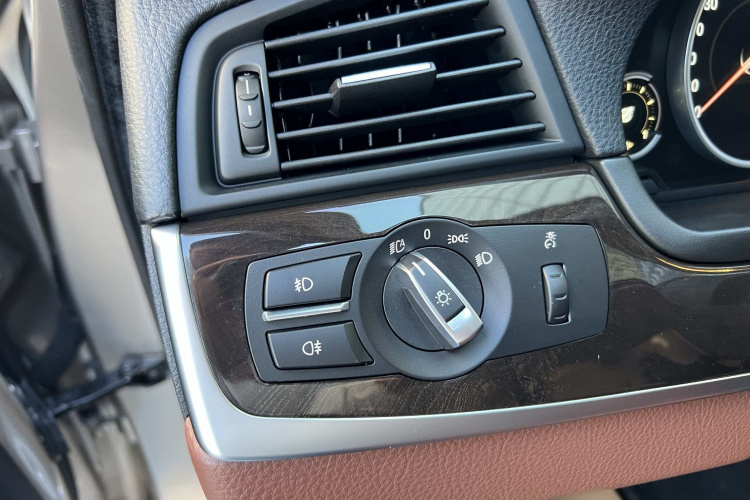 宝马5系 2017款 525Li 领先型局部细节9006