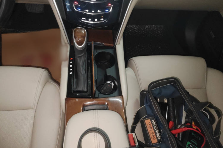 凯迪拉克XTS 2018款 28T 精英型局部细节18