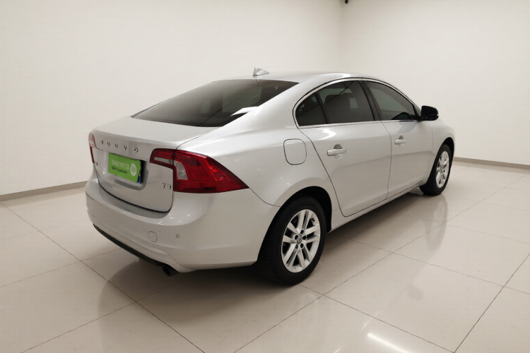 沃尔沃S60 2017款 S60L T3 智进版车身外观7