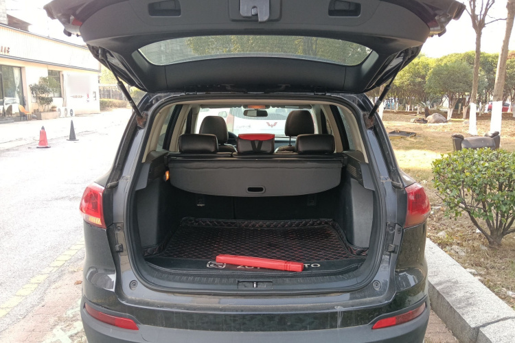 众泰 大迈X5 2015款 1.5T 手动尊贵型 国V机舱底盘23