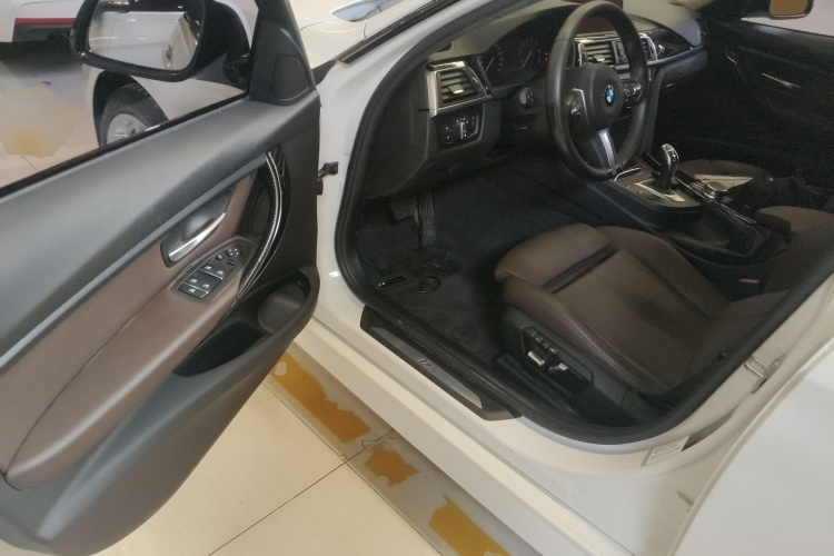 宝马3系 2018款 320Li 领先型M运动套装中控内饰20