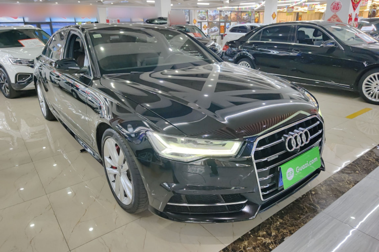 奥迪A6L 2018款 30周年年型 45 TFSI quattro 运动型车身外观3