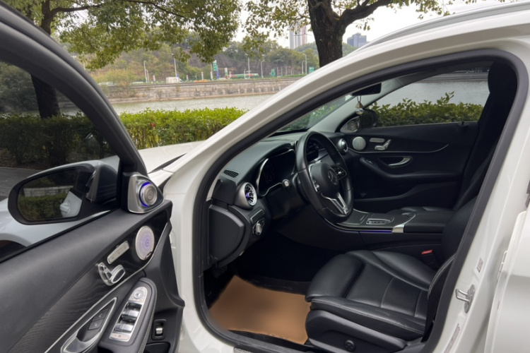 奔驰C级(进口) 2020款 C 260 旅行轿车局部细节19