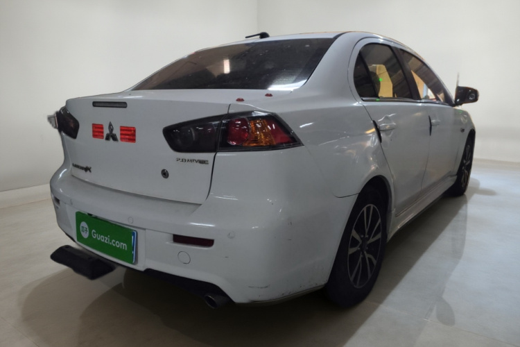 三菱 翼神 2013款 致炫版 2.0L CVT旗舰型车身外观7