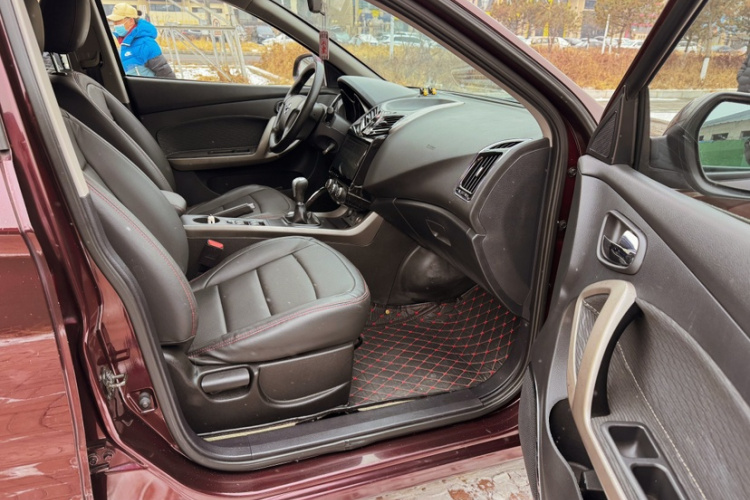 海马S5 2015款 1.6L 手动舒适型中控内饰7002