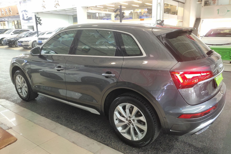 奥迪Q5L 2022款 改款 40T 豪华动感型车身外观4